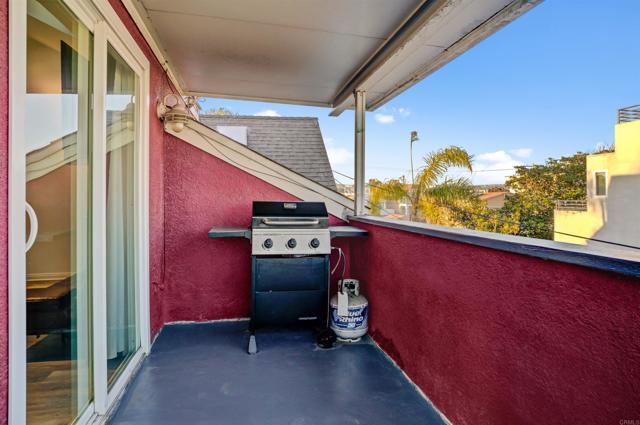 Detail Gallery Image 9 of 25 For 3715 Mission Bld, San Diego,  CA 92109 - 3 Beds | 2 Baths