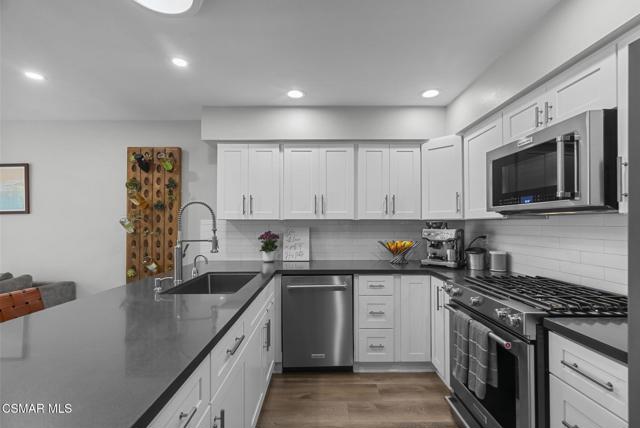32140 Watergate Road, Westlake Village CA: https://media.crmls.org/mediaz/5d1debdb-dfc0-4ad6-b681-e5a4c1b9e5fe.jpg