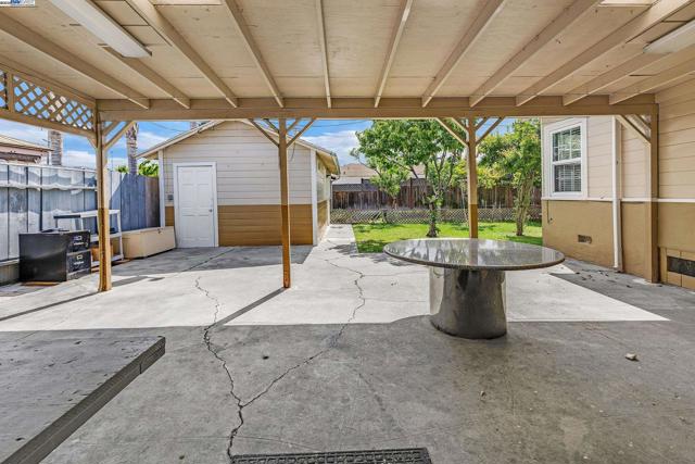 15028 Grenda St, San Leandro CA: https://media.crmls.org/mediaz/5d1e67df-40cf-454c-ae64-30ca4b9331d5.jpg