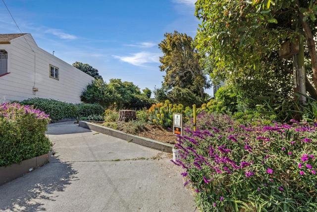 200 Cayuga Avenue, San Francisco CA: https://media.crmls.org/mediaz/5d1ebc22-721b-4a4e-b77a-e139f5e58723.jpg