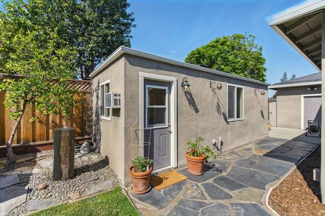 843 S Genevieve Lane, San Jose CA: https://media.crmls.org/mediaz/5d1ebcf4-7846-40a2-8200-366d1cc1f01a.jpg