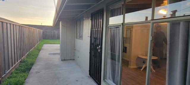 27781 Mandarin Ave, Hayward CA: https://media.crmls.org/mediaz/5d1ed015-171d-45b9-b195-e5d55f61d7f9.jpg