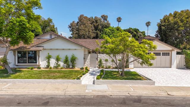 8965 Cliffridge Ave, La Jolla CA: https://media.crmls.org/mediaz/5d1f2ce8-d2a7-48f6-88fd-ee908ee1946b.jpg