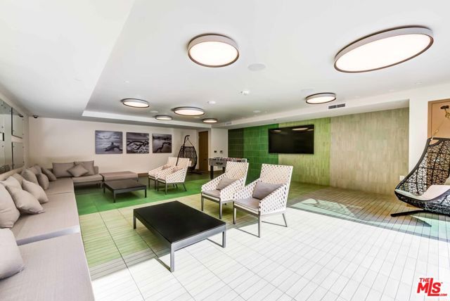 7290 Edinger Avenue, Huntington Beach CA: https://media.crmls.org/mediaz/5d1fc17e-516f-443d-b26e-fba819cdd1dd.jpg