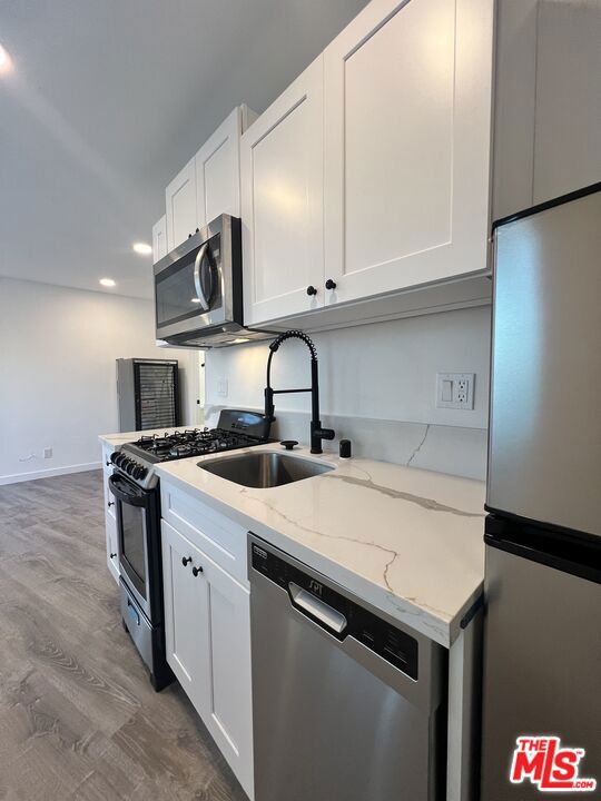 421 E Chevy Chase Drive, Glendale CA: https://media.crmls.org/mediaz/5d1ff528-178d-4d77-8a4f-82ef0b43ffd6.jpg