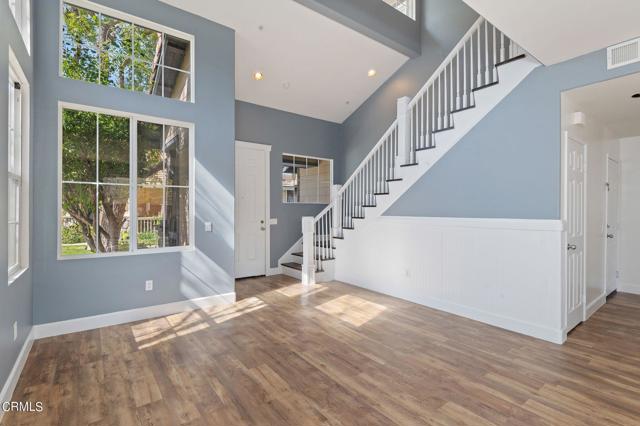 4-web-or-mls-04 - Living Room