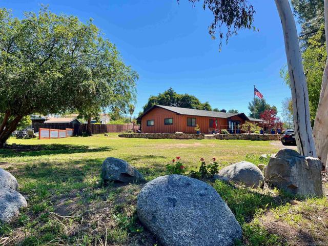 2824 Scenic View Rd, Alpine CA: https://media.crmls.org/mediaz/5d204d41-3f01-457b-ab13-64a06b28bce8.jpg