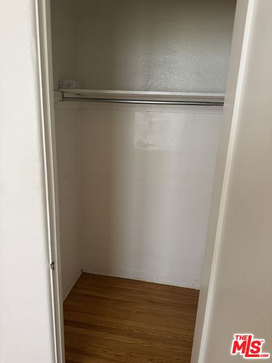 1531 Silver Lake Boulevard, Los Angeles CA: https://media.crmls.org/mediaz/5d20ca99-4d57-43af-82c8-619ea5641527.jpg