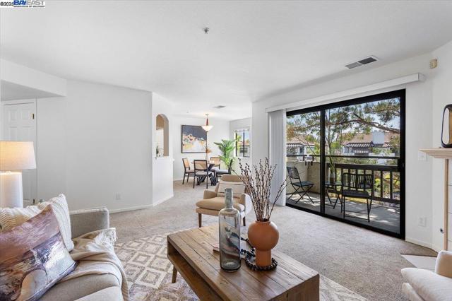 21103 Gary Dr, Hayward CA: https://media.crmls.org/mediaz/5d214575-d57e-4554-8d99-00b6ac47dc08.jpg