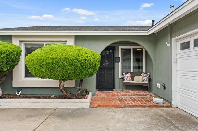 13637 Los Olivos Ave, Poway CA: https://media.crmls.org/mediaz/5d215174-97c1-4b1e-b20f-537ffc68279a.jpg