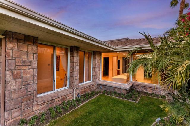 2 Deerfield Court, Rancho Mirage CA: https://media.crmls.org/mediaz/5d221c2a-e44b-457d-9917-67ba011b1728.jpg