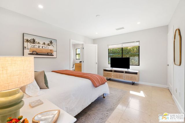290 W Lilliana Drive, Palm Springs CA: https://media.crmls.org/mediaz/5d22f0f9-35df-4e28-b52d-513da13629f9.jpg