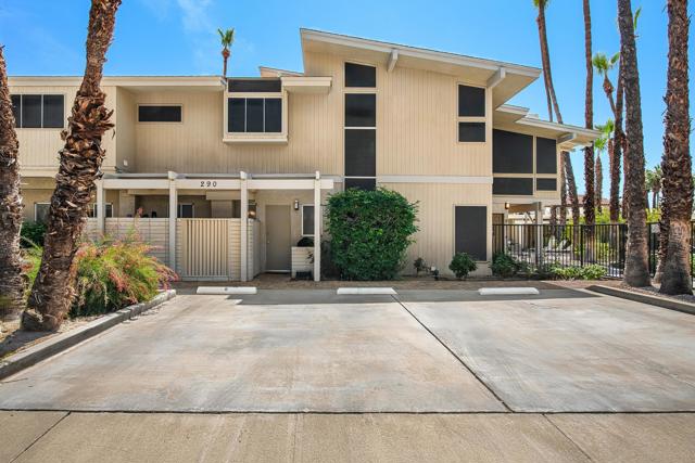 290 S San Jacinto Drive, Palm Springs CA: https://media.crmls.org/mediaz/5d230add-10db-47e4-b911-aed41cbc1d82.jpg
