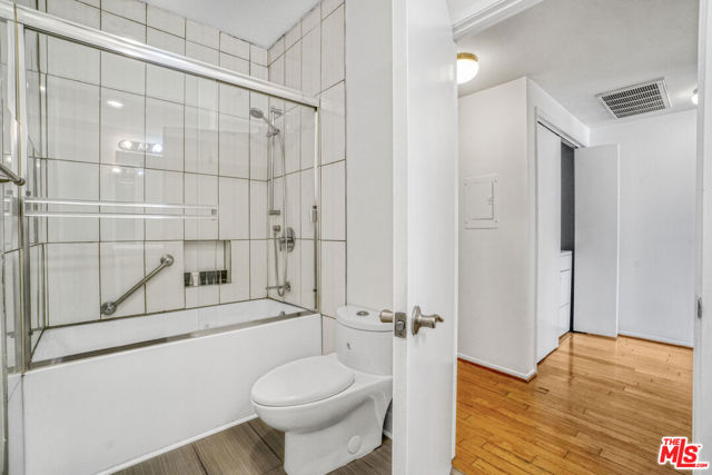 5534 Sylmar Avenue, Sherman Oaks CA: https://media.crmls.org/mediaz/5d23357e-244f-4e9a-8202-ac4e85706a71.jpg