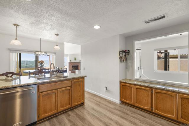 Detail Gallery Image 15 of 66 For 631 Concerto Glen, Escondido,  CA 92025 - 3 Beds | 2/1 Baths