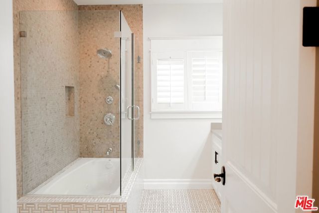 22224 Cass Avenue, Woodland Hills CA: https://media.crmls.org/mediaz/5d23c4ee-92f2-4f46-bf05-b33a93ba7ac4.jpg