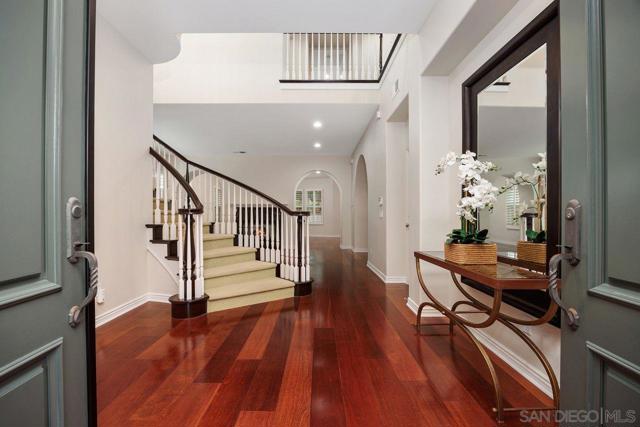 4772 Sunset Heights Ct, San Diego CA: https://media.crmls.org/mediaz/5d2420a3-806d-4747-a71c-abe046fce788.jpg
