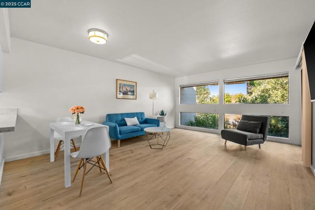 1600 Carmel Drive, Walnut Creek CA: https://media.crmls.org/mediaz/5d249599-8e40-4871-ad75-3de1a63bbbfe.jpg