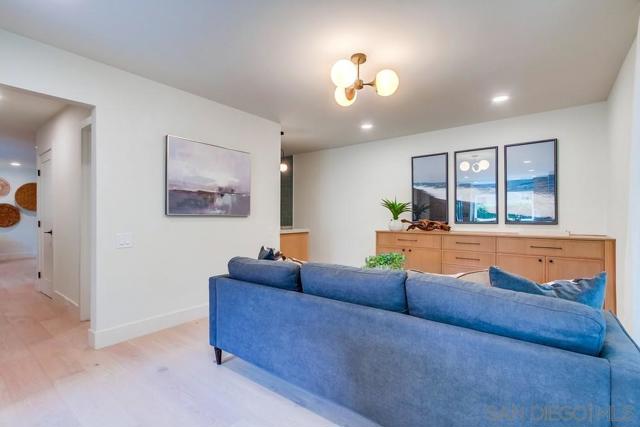 2223 Caminito Preciosa Sur, La Jolla CA: https://media.crmls.org/mediaz/5d24bc44-b69b-4f70-865a-6a3b46a4b2ea.jpg