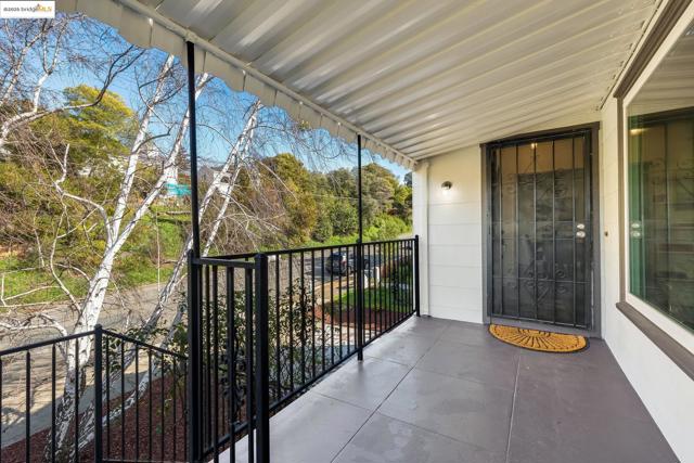 279 Pomona Street, Crockett CA: https://media.crmls.org/mediaz/5d24eae5-e680-4035-9e4a-9413bfb5e00d.jpg