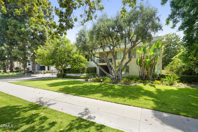630 S Orange Grove Boulevard, Pasadena CA: https://media.crmls.org/mediaz/5d25882b-7216-45e1-a55b-a2e6224d8f99.jpg