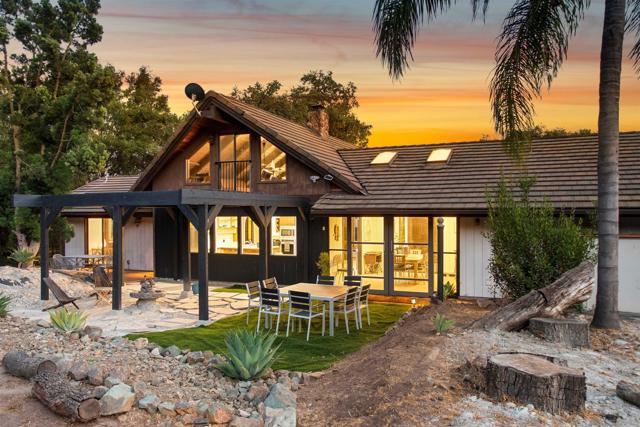 1722 Tierra Libertia Rd, Escondido CA: https://media.crmls.org/mediaz/5d25a966-9fc4-4960-a656-c4a3729a5857.jpg
