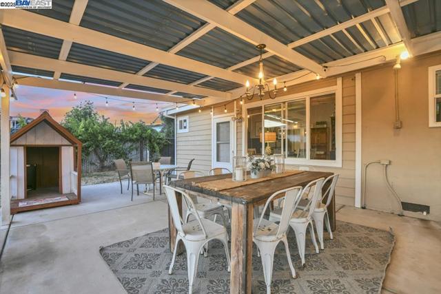 1941 Eden Plains Rd, Brentwood CA: https://media.crmls.org/mediaz/5d2613d0-e6ad-4874-847c-aa0a6e0bbe88.jpg