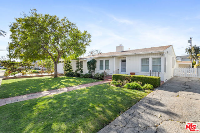 507 El Medio Avenue, Pacific Palisades CA: https://media.crmls.org/mediaz/5d263e37-6f14-4f30-84ec-d2e4eb325cb2.jpg