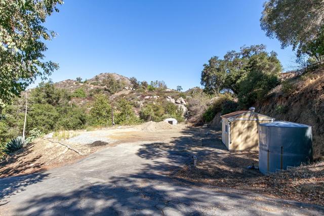 1167 Peutz Valley Rd, Alpine CA: https://media.crmls.org/mediaz/5d267eb4-6b33-4ea4-8722-34631c9e5743.jpg