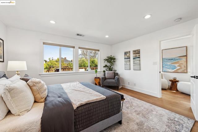 934 Apgar St, Oakland CA: https://media.crmls.org/mediaz/5d271d5d-702e-498e-b750-ecf33eb51a89.jpg