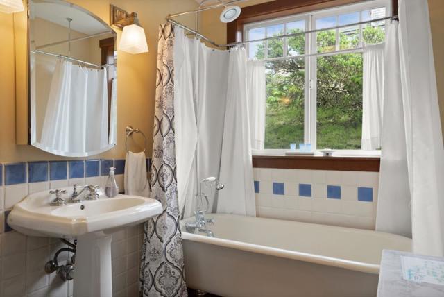 10 Maui Lane, Dillon Beach CA: https://media.crmls.org/mediaz/5d2734c5-1f15-4cd2-a467-c75f376060ae.jpg