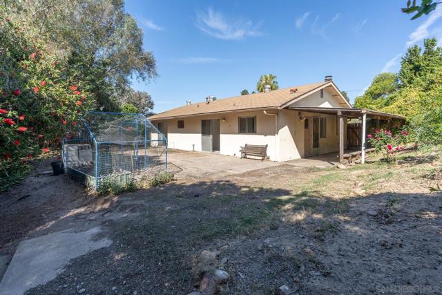 4975 Whipple Way, San Diego CA: https://media.crmls.org/mediaz/5d2754f2-26a6-4390-8907-4643fde3035f.jpg