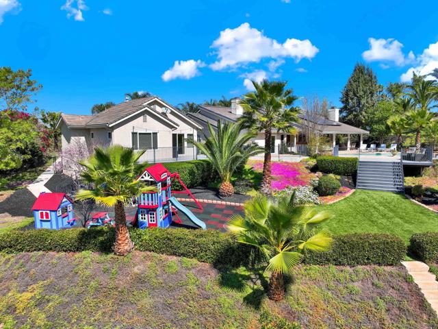 1033 1035 Summit Trl, Escondido CA: https://media.crmls.org/mediaz/5d276376-fae2-440b-adcd-a357066c3fdb.jpg