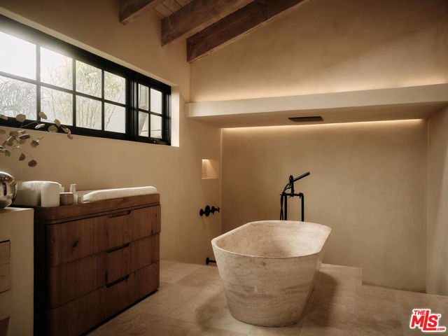 2729 Nichols Canyon Road, Los Angeles CA: https://media.crmls.org/mediaz/5d27ac38-097c-4def-8ff8-3d9c6abaf248.jpg