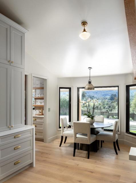 26201 Dori Lane, Los Altos Hills CA: https://media.crmls.org/mediaz/5d289e9e-13c1-42a1-a4ec-ef2847369f6c.jpg