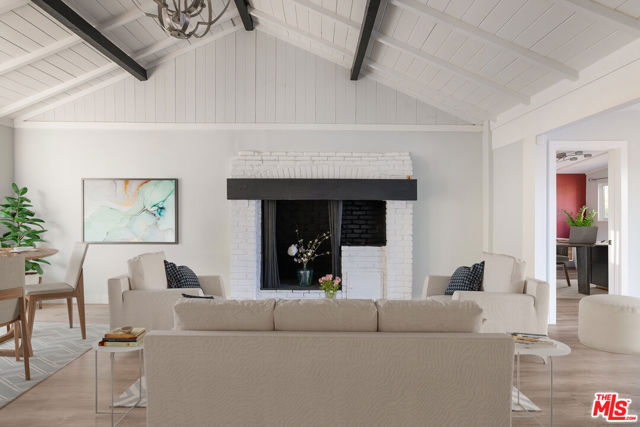 11775 Laurelwood Drive, Studio City CA: https://media.crmls.org/mediaz/5d28c5ea-9fb3-4fc5-ac86-c74952bd4a7f.jpg