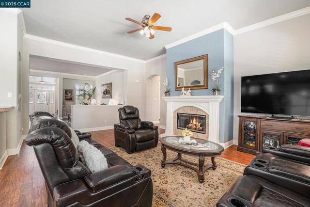 1783 Rubidoux Ter, Brentwood CA: https://media.crmls.org/mediaz/5d29026d-d9a7-4125-9afd-8bc3aec276af.jpg