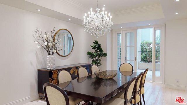 10120 Empyrean Way, Los Angeles CA: https://media.crmls.org/mediaz/5d29849e-7863-431a-8ac3-df06e8cee7c7.jpg