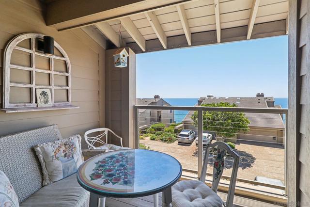119 Spinnaker Ct, Del Mar CA: https://media.crmls.org/mediaz/5d29b6db-af70-4846-b8e8-ce9309cff88a.jpg