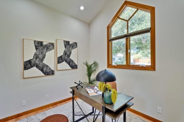 1625 Hazelaar Way, Los Altos CA: https://media.crmls.org/mediaz/5d2a3604-4c63-4bba-94a2-28d6c8c11974.jpg