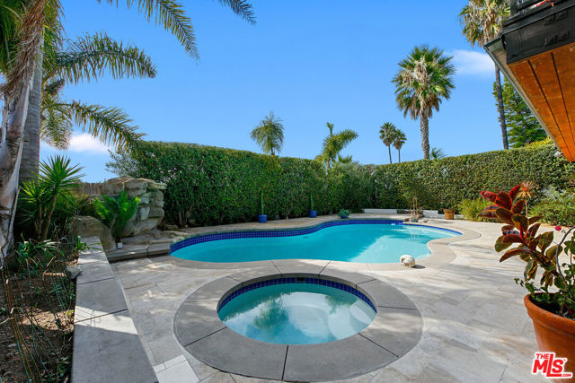 30630 Morning View Drive, Malibu CA: https://media.crmls.org/mediaz/5d2a49a9-5b15-456f-a22f-f02a3ff4c5cc.jpg