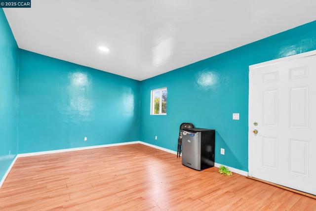 612 Thomas Dr, Richmond CA: https://media.crmls.org/mediaz/5d2a9e4f-6071-45da-b6ab-cf4fc06eae3e.jpg