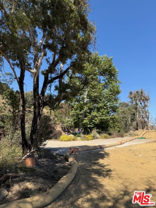 20540 Pinnacle Way, Malibu CA: https://media.crmls.org/mediaz/5d2ac09a-6a6b-458b-9436-4facbcb222f5.jpg