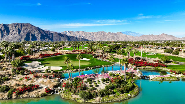 52345 Via Savona, La Quinta CA: https://media.crmls.org/mediaz/5d2b0d02-ae0d-47ef-be0f-6b72692fcebd.jpg