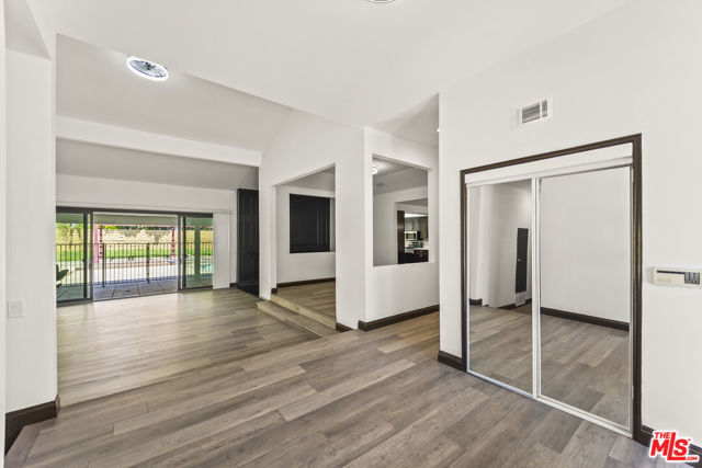 9724 Bothwell Road, Northridge CA: https://media.crmls.org/mediaz/5d2b1ce9-bf78-4a73-a048-aaca88fe7589.jpg
