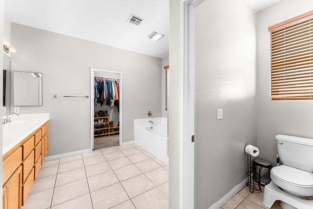80722 Diamondback Trail, Indio CA: https://media.crmls.org/mediaz/5d2b22e6-f295-469a-a7ec-327679b115a7.jpg