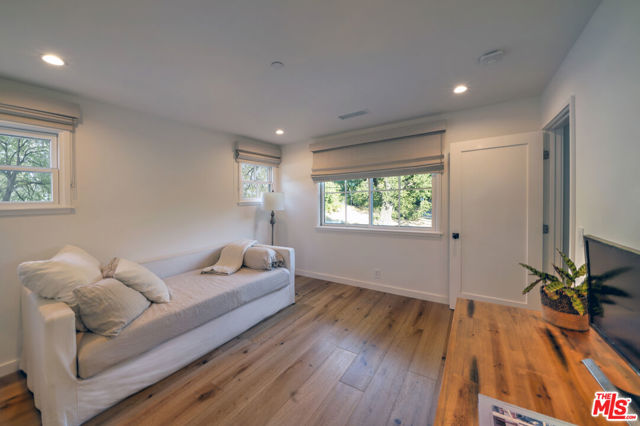 2310 Laguna Circle Drive, Agoura Hills CA: https://media.crmls.org/mediaz/5d2b9200-2b13-4329-8a0b-d73494af4eec.jpg