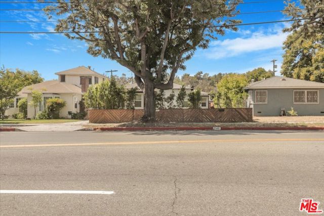 2147 N Eastern Avenue, Los Angeles CA: https://media.crmls.org/mediaz/5d2c30d4-95c8-4d12-8571-46638bd2f8f8.jpg