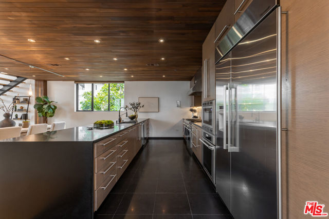 520 Broadway Street, Venice CA: https://media.crmls.org/mediaz/5d2c5151-9746-45e8-96ea-75027d195b68.jpg