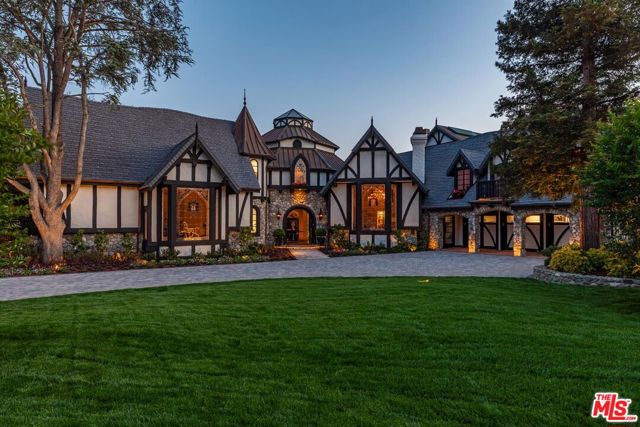 5076 Island Forest Place, Westlake Village CA: https://media.crmls.org/mediaz/5d2cb7ac-3c2b-4f5a-a47d-641a23bb67dd.jpg